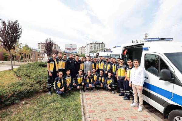 Denizli Büyükşehir'in sağlık ordusuna dört yeni ambulans daha katıldı - Denizli haber