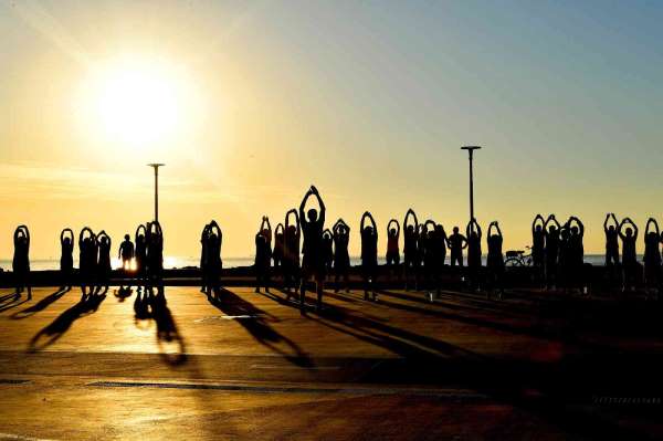 Mersin'de vatandaşlar güneşin doğuşunu sporla karşılıyor - Mersin haber