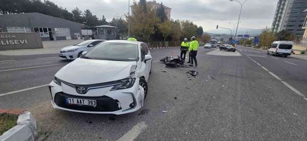 Polisevi Kavşağı'nda meydana gelen trafik kazasında 1 kişi yaralandı