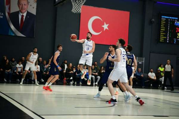 Çayırova Belediyesi'nden Kipaş İstiklal'e geçit yok: 90-86