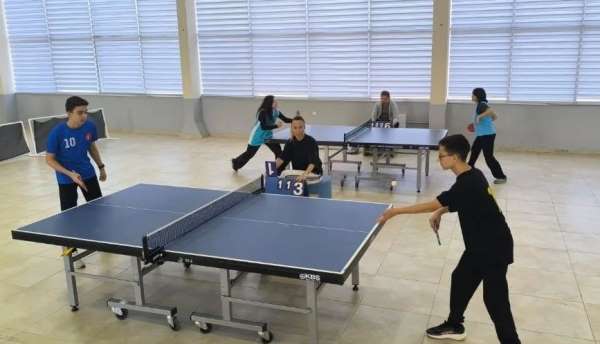 Edremit'te 29 Ekim Cumhuriyet Bayramı masa tenisi turnuvası düzenlendi