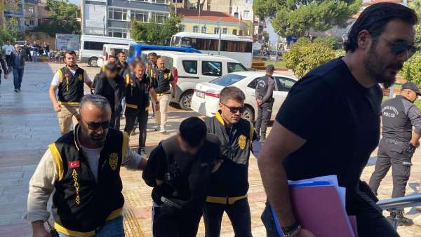 Genç kız, arkadaşının abisi ve kuzenleri tarafından bıçaklandı