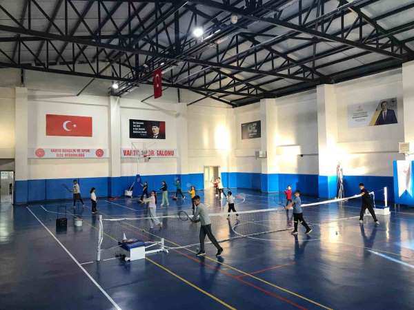 Varto'da tenis antrenmanları yoğun katılımla sürüyor