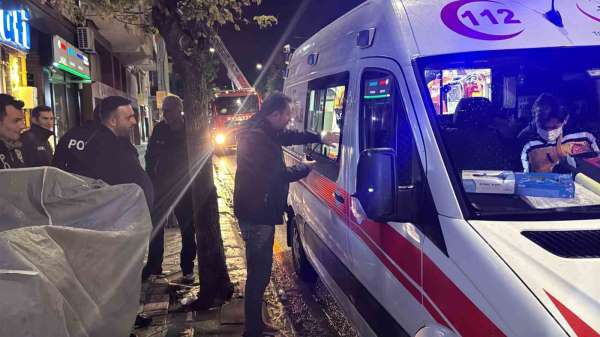 Alkollü şekilde ocağa makarna koyup uyuyakaldı, kendisini yangından kurtaran ekiplere 'Borcum ne kadar?' diye