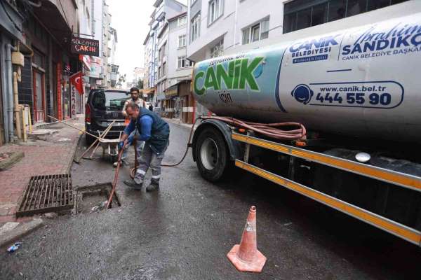 Canik'te sağanak mesaisi