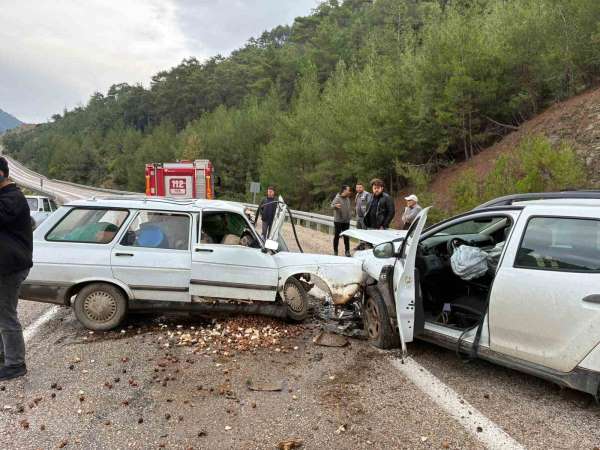 Kozan'da trafik kazası: 1 ölü, 2 yaralı