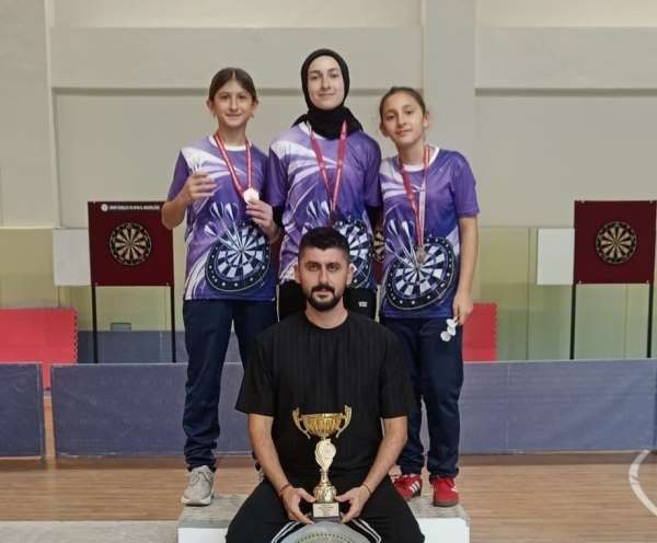 Okuldan dartta dördüncü şampiyonluk