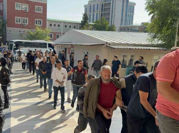 Şanlıurfa'da yasa dışı bahis operasyonunda gözaltına alınan 22 kişi adliyeye sevk edildi