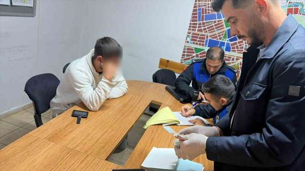 Yalan söyleyerek tramvayda para toplayan dilenciye zabıta engeli