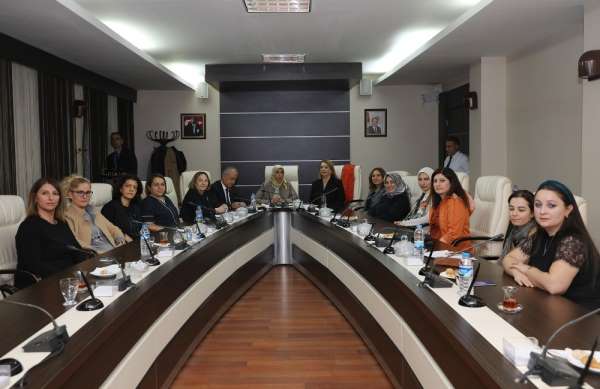 Atatürk Üniversitesinde kadın sorunları konuşuldu 