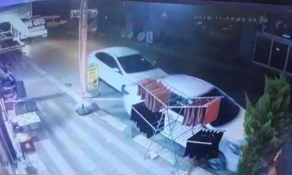 (Özel) Otomobil sürücüsü, dalgınlığının bedelini kaza yaparak ödedi 