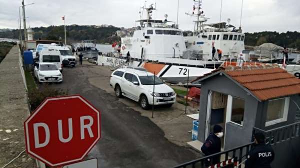 Sinop'ta içerisinde 112 kişi olduğu belirlenen kaçak göçmen teknesi yakalandı. T