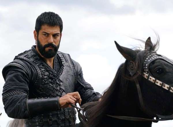 Oyuncu Burak Özçivit hakkında 4 yıl 1 ay hapis talebi