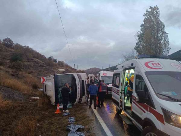 Amasya'da yolcu otobüsü devrildi: 27 yaralı