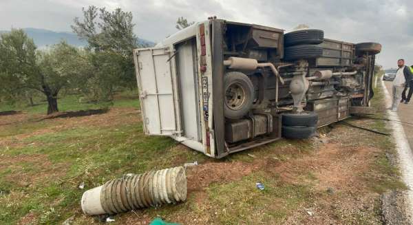 Osmaniye'de servis minibüsü kaza yaptı: 2 yaralı