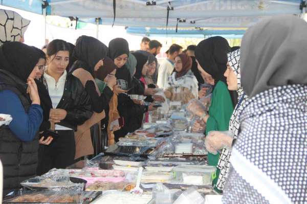 Şırnak'ta üniversite öğrencileri Filistin yararına yardım kampanyası düzenledi