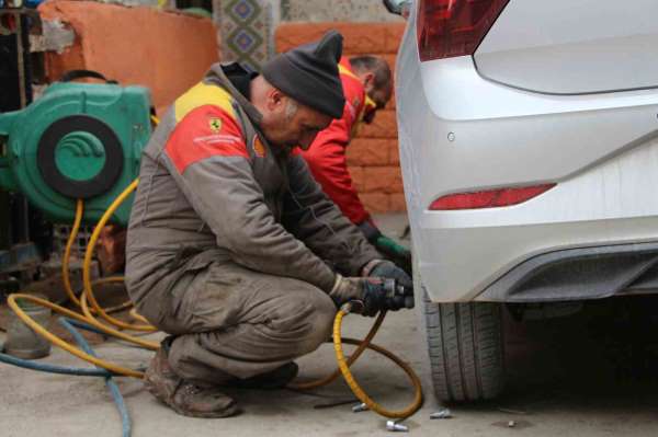 Van'daki oto lastikçilerde hareketlilik başladı