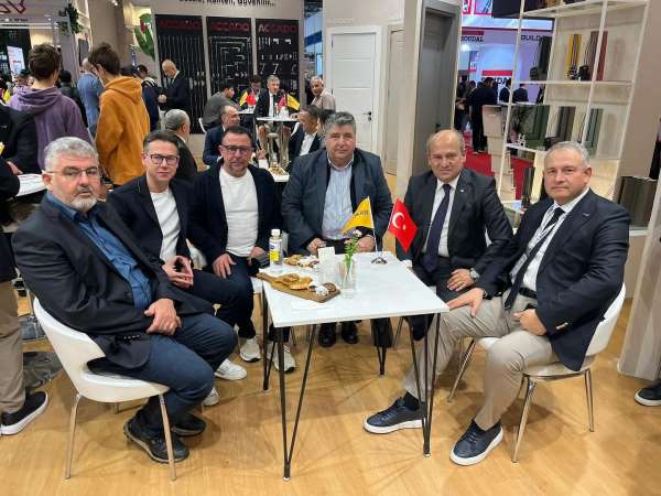 Edremit Ticaret Odası İstanbul'daki Avrasya Pencere, Kapı ve Cam Fuarlarına katıldı
