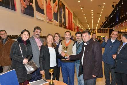 Valilik çalışanlarından bowling turnuvası 