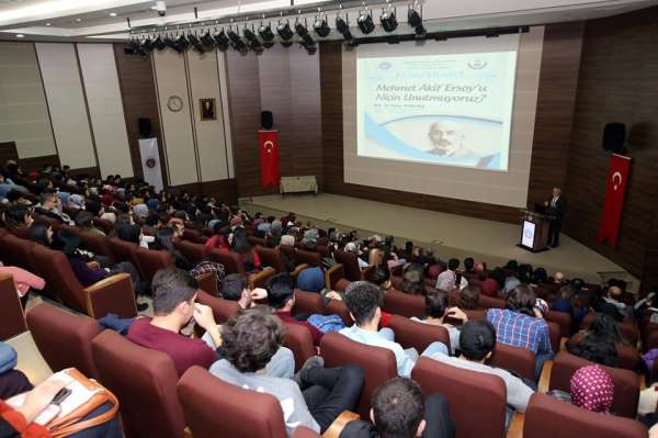 Milli şair Mehmet Akif Ersoy anıldı