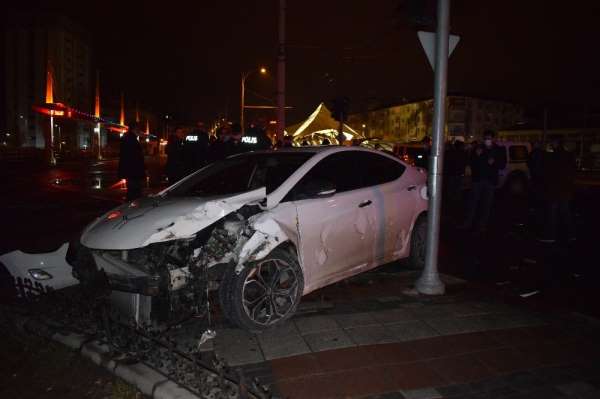 Malatya'da polis şüpheli kovalamacası kazayla bitti: 1 yaralı 