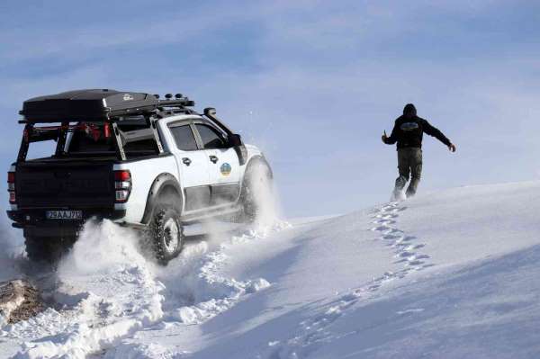 Gümüşhane'de off-road tutkunlarının karla mücadelesi