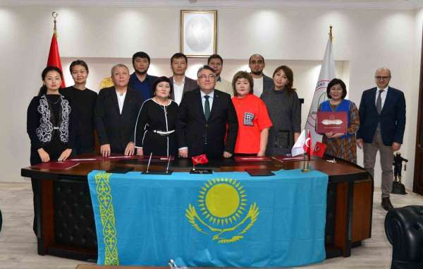 Kazak Hekimler'den Rektör Özölçer'e ziyaret