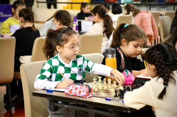 Balıkesir'de satranç turnuvasına büyük ilgi