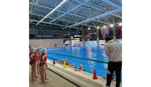 Elazığ Gençlik ve Spor su topu takımından başarılı performans