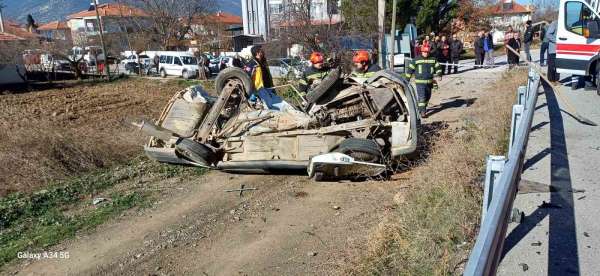 İki aracın çarpıştığı kazada yaşlı sürücü hayatını kaybetti