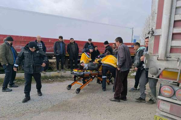 Tırın bir başka tıra arakadan çarptığı kazada faciadan dönüldü