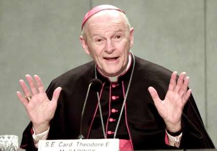 Papa, Washington'un eski Kardinalini cinsel taciz suçu sebebiyle din papazlıktan