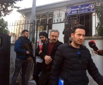 Şehit yakınları adına para topladıkları iddia edilen 2 emekli polis 'dolandırıcı
