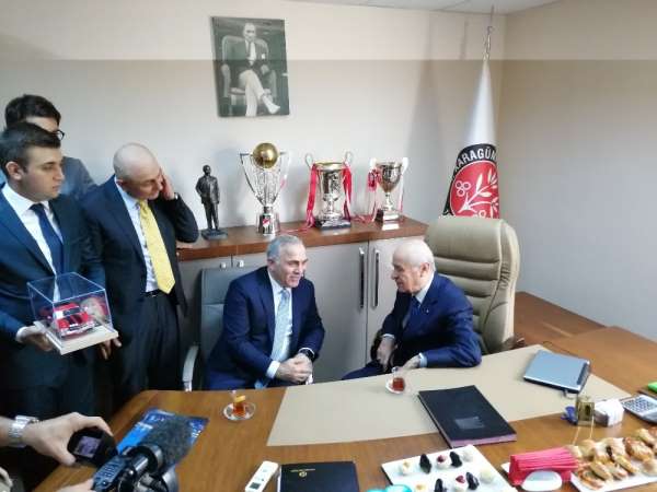 MHP Genel Başkanı Devlet Bahçeli, Karagümrük Spor Kulübü'nü ziyaret etti 