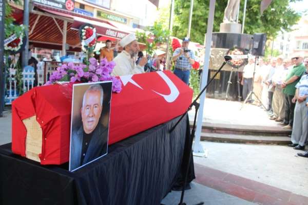 Giresun eski milletvekillerinden Mehmet Ali Karadeniz son yolculuğuna uğurlandı 