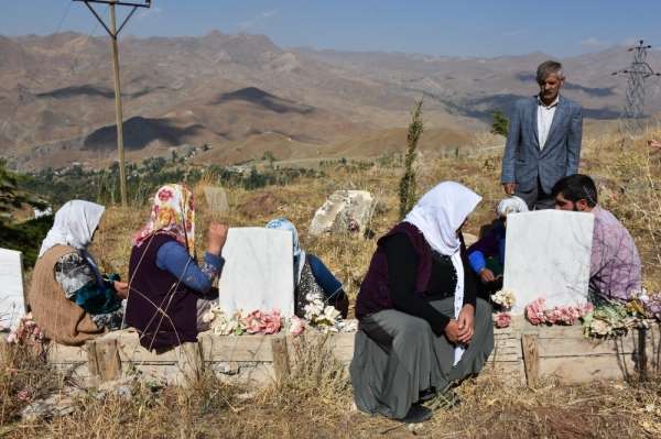 Geçitli'deki patlamada ölen 9 sivil dualarla anıldı 