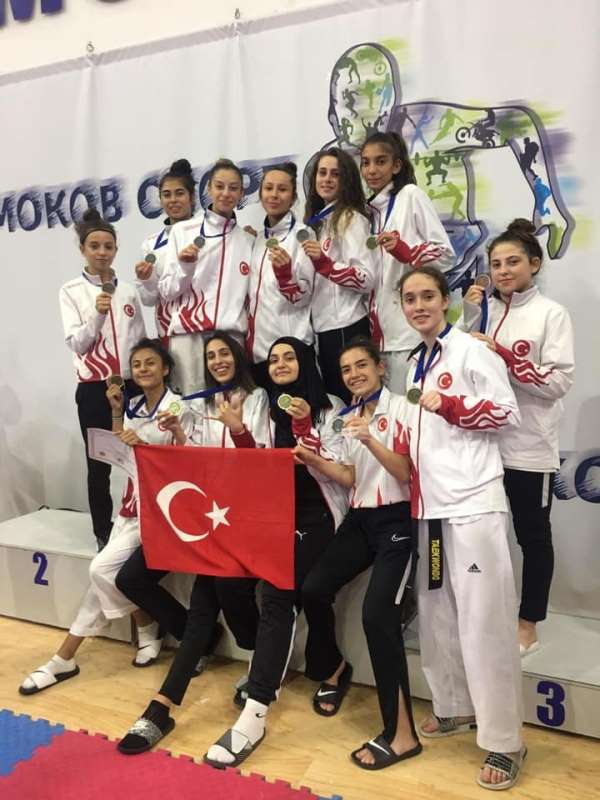 THOM Taekwondo Sporcuları 1 altın ve 1 gümüş madalya ile döndü 