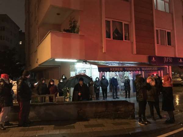 Kadıköy'de korkutan patlama: Kısıtlamada mahalleli sokağa döküldü 