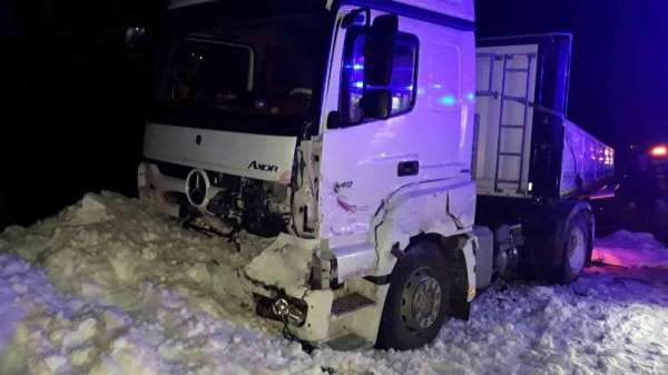 Tatvan'da zincirleme trafik kazası: 2 ölü, 3 yaralı 