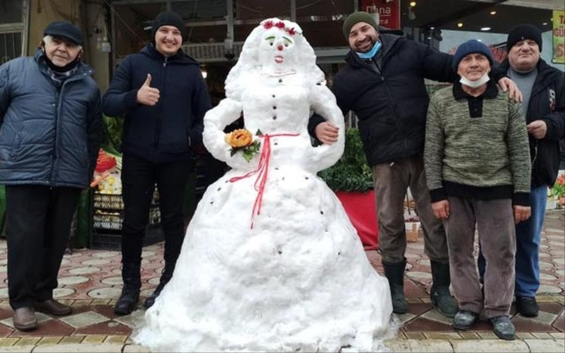 Samsun'da kardan gelinlik ilgi odağı oldu