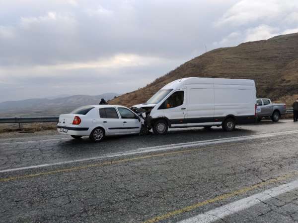 Gercüş'te trafik kazası: 2 yaralı