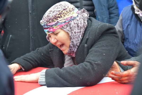 Kaza ile hayatını kaybeden Uzman Çavuş Sındırgı'da toprağa verildi