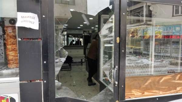 Kuyumcuya camı kırarak girdi, soğukkanlılığı ile dikkat çeki