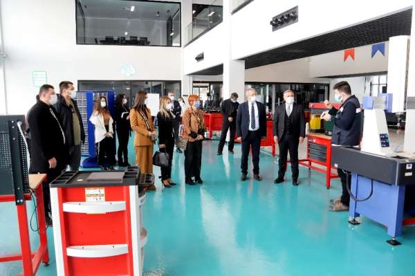 Mersin'deki 'Model Fabrika' sanayicilerin ilgisini çekiyor