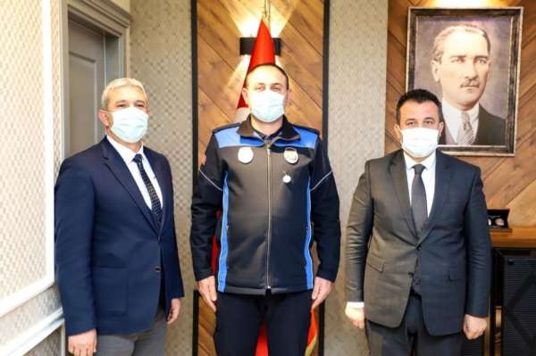 Yeşilırmak'a atlayan vatandaşı kurtaran zabıtaya tebrik