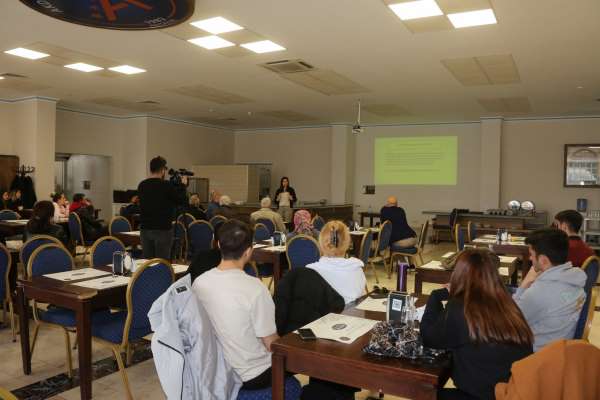 Üniversite'de depremzedelere psiko-sosyal destek semineri düzenlendi