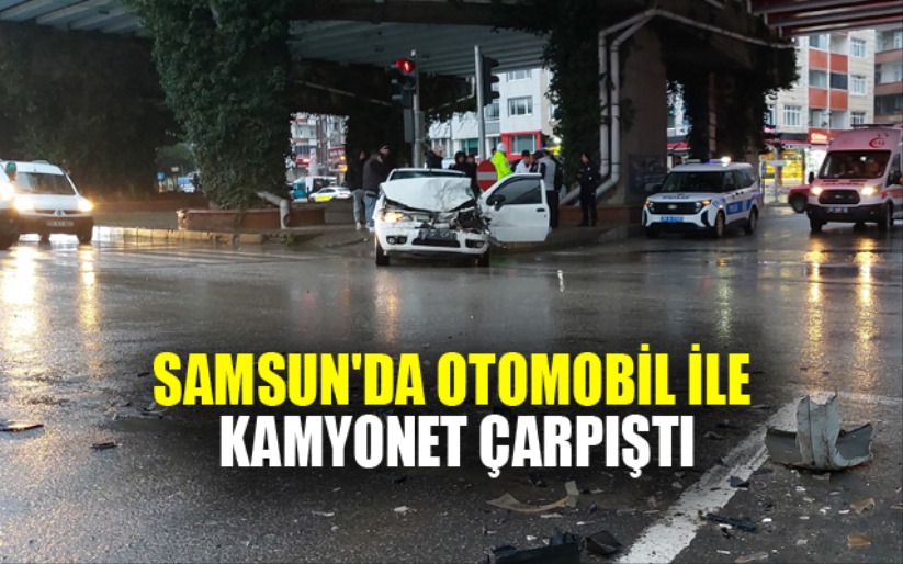 SAMSUN'DA OTOMOBİL İLE KAMYONET ÇARPIŞTI