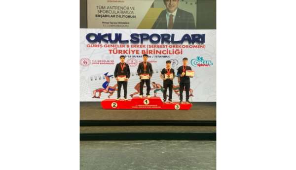 Kayserili Güreşçiler'den İstanbul'da çifte madalya