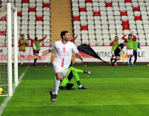 Antalyaspor, yenilmezlik serisini 8 maça çıkardı 