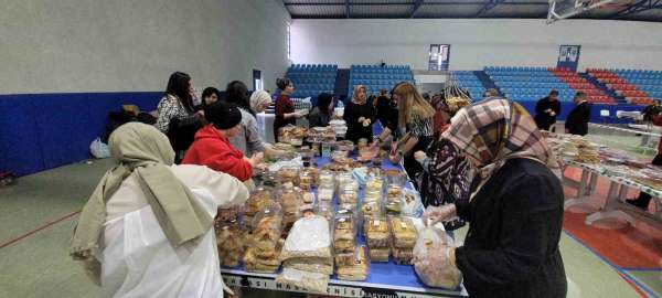 Kastamonu'da 2,5 saatte binden fazla ürün satıldı, geliri depremzedelere bağışlandı - Kastamonu haber